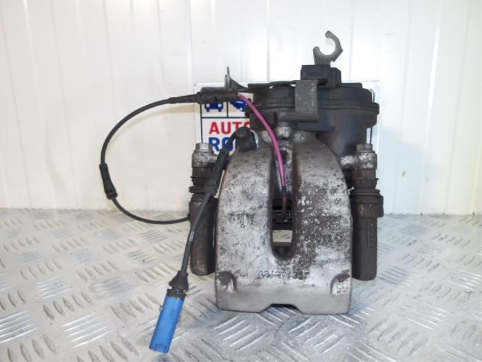 Gebrauchte Bremszange rechts hinten BMW 5 serie Touring (G31) 523d 2.0 TwinPower Turbo 16V Preis € 124,99 Mit Mehrwertsteuer angeboten von Automaterialen Ronald Morien B.V.