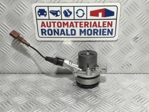 Used Water pump Volkswagen Golf VII (AUA) 1.6 TDI BlueMotion 16V Price € 85,00 Inclusive VAT offered by Automaterialen Ronald Morien B.V.