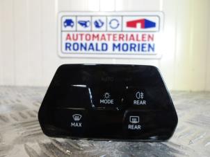 Usagé Commodo phare Volkswagen Golf VIII (CD1) 1.5 TSI BlueMotion 16V Prix € 25,00 Prix TTC proposé par Automaterialen Ronald Morien B.V.