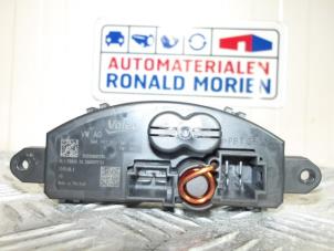 Used Heater resistor Volkswagen Golf VIII (CD1) 1.5 TSI BlueMotion 16V Price € 15,00 Inclusive VAT offered by Automaterialen Ronald Morien B.V.