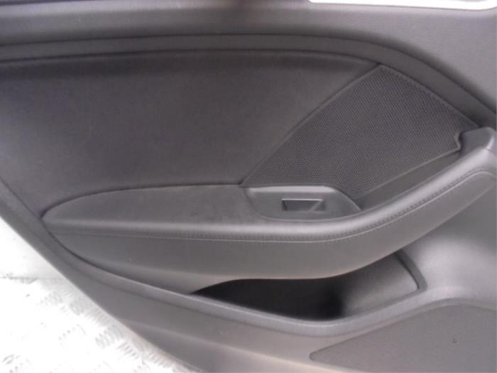 Tapicerka drzwi lewych tylnych wersja 4-drzwiowa z Audi A3 Limousine (8VS/8VM) 1.6 TDI 16V 2014