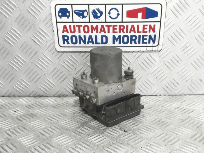 Używane Pompa ABS Peugeot 107 1.0 12V Cena € 95,00 Procedura marży oferowane przez Automaterialen Ronald Morien B.V.