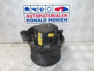 Usados Motor de ventilador de calefactor Volkswagen Golf IV (1J1) 1.4 16V Precio € 15,00 Norma de margen ofrecido por Automaterialen Ronald Morien B.V.