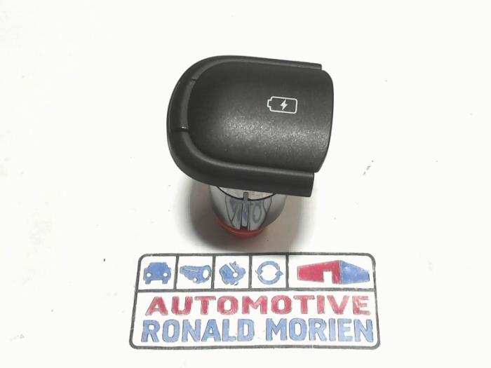 Używane Modul USB Kia Niro I (DE) 1.6 GDI Hybrid Cena € 25,00 Procedura marży oferowane przez Automaterialen Ronald Morien B.V.