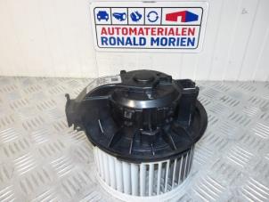Usados Motor de ventilador de calefactor Volkswagen Up! (121) 1.0 12V 60 Precio € 15,00 Norma de margen ofrecido por Automaterialen Ronald Morien B.V.