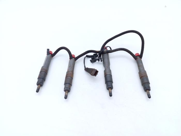 Usagé Injecteurs Volkswagen Golf IV (1J1) 1.9 SDI Prix € 55,00 Règlement à la marge proposé par Automaterialen Ronald Morien B.V.