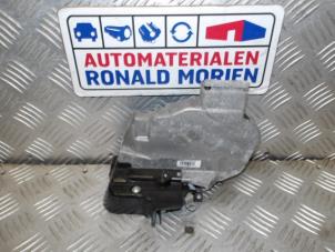 Gebrauchte Türschlossmechanik 4-türig rechts hinten Volvo S40 (MS) 1.6 D2 Preis € 35,00 Margenregelung angeboten von Automaterialen Ronald Morien B.V.