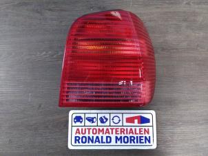Używane Tylne swiatlo pozycyjne prawe Volkswagen Polo III (6N2) 1.4 Cena € 15,00 Procedura marży oferowane przez Automaterialen Ronald Morien B.V.