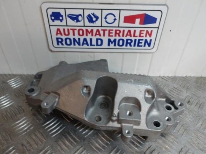 New Engine mount Renault Master III (ML) 2.3 dCi 145 16V Price € 40,00 Inclusive VAT offered by Automaterialen Ronald Morien B.V.