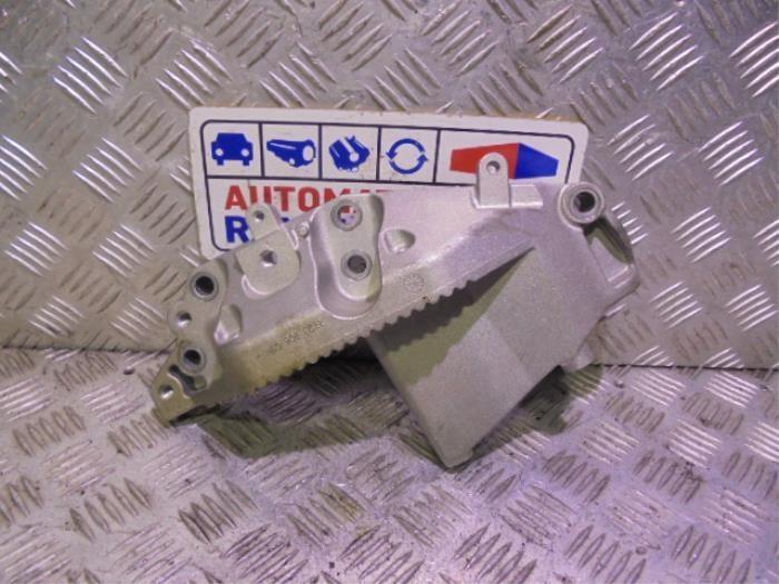 Engine mount from a Renault Master 2021