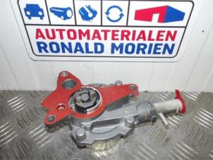 Used Vacuum pump (diesel) Renault Master IV (JV) 2.3 Energy dCi 180 Twin Turbo 16V FWD Price € 95,00 Inclusive VAT offered by Automaterialen Ronald Morien B.V.