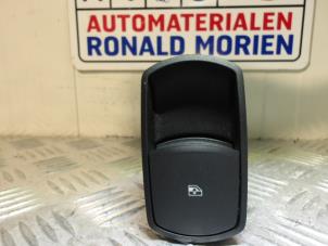 Used Electric window switch Opel Corsa IV 1.2 16V Price € 10,00 Margin scheme offered by Automaterialen Ronald Morien B.V.