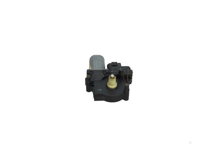 Usados Motor de ventanilla de puerta Audi RS 4 Avant (B5) RS4 2.7 30V Biturbo Precio € 20,00 Norma de margen ofrecido por Automaterialen Ronald Morien B.V.