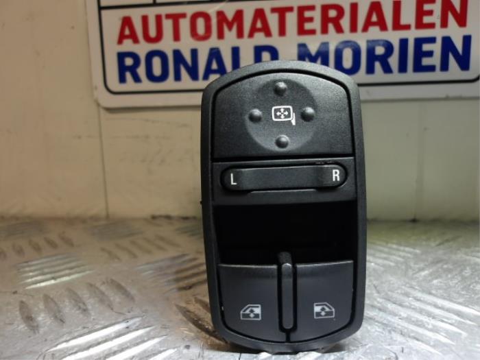Usados Interruptor combinado de ventanillas Opel Corsa IV 1.2 16V Precio € 9,00 Norma de margen ofrecido por Automaterialen Ronald Morien B.V.