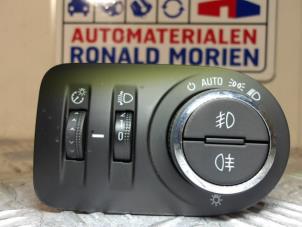 Gebrauchte Licht Schalter Opel Corsa IV 1.2 16V Preis € 19,00 Margenregelung angeboten von Automaterialen Ronald Morien B.V.
