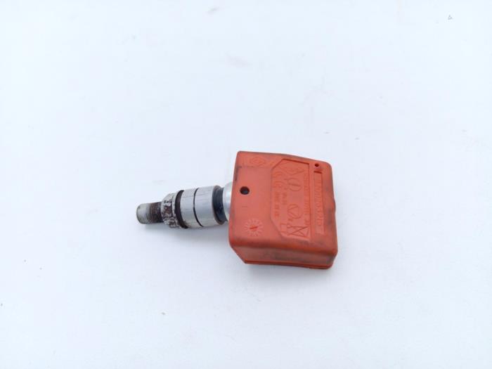 Begagnade Däcktryckssensor Renault Clio II (BB/CB) 1.2 Societe Pris € 15,00 Marginaltabell erbjuds av Automaterialen Ronald Morien B.V.