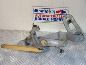Used Gearbox mechanism Opel Corsa IV 1.2 16V Price € 25,00 Margin scheme offered by Automaterialen Ronald Morien B.V.