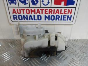 Usagé Serrure portière mécanique 2portes droite Volkswagen Golf III (1H1) 2.8 VR6 Prix € 25,00 Règlement à la marge proposé par Automaterialen Ronald Morien B.V.