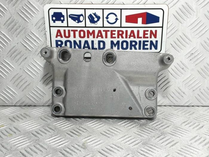 Used Engine mount Volkswagen Golf VII (AUA) e-Golf Price € 25,00 Margin scheme offered by Automaterialen Ronald Morien B.V.