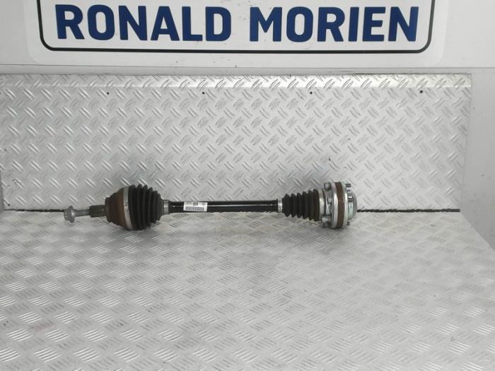 Used Front drive shaft, left Volkswagen Golf VII (AUA) e-Golf Price € 145,00 Margin scheme offered by Automaterialen Ronald Morien B.V.