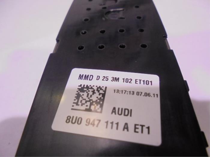 Oswietlenie wewnetrzne tyl z Audi Q3 (8UB/8UG) 2.0 16V TFSI 170 Quattro 2015