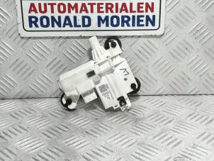 Used Motor for power front door closer, left Audi A6 Avant (C8) 2.0 16V 55 TFSI e Hybrid Quattro Price € 75,00 Inclusive VAT offered by Automaterialen Ronald Morien B.V.
