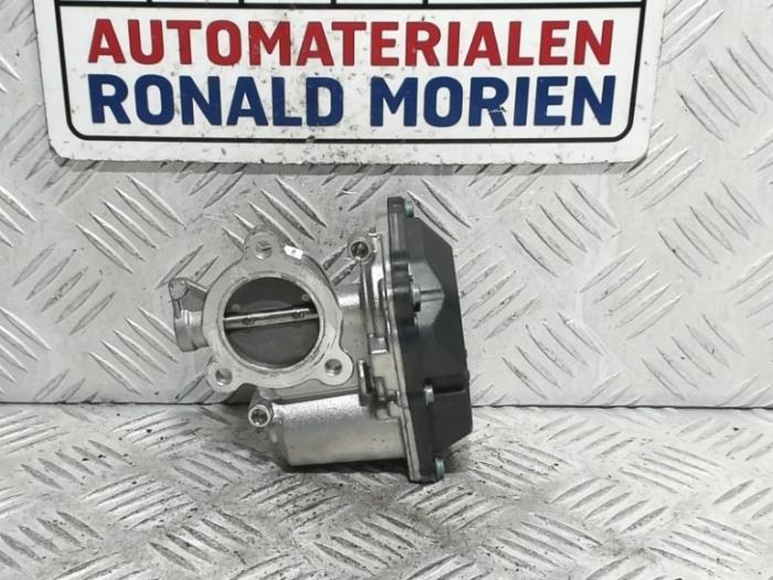 EGR valve from a Audi A5 Cabrio (F57/F5E) 2.0 TDI 16V 2018