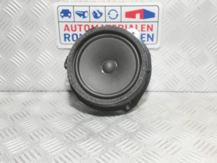 Lautsprecher van een Audi A6 Avant (C8) 2.0 16V 55 TFSI e Hybrid Quattro 2021