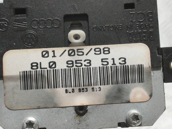 Interruptor de indicador de dirección de un Volkswagen Passat Variant (3B5) 1.6 1998
