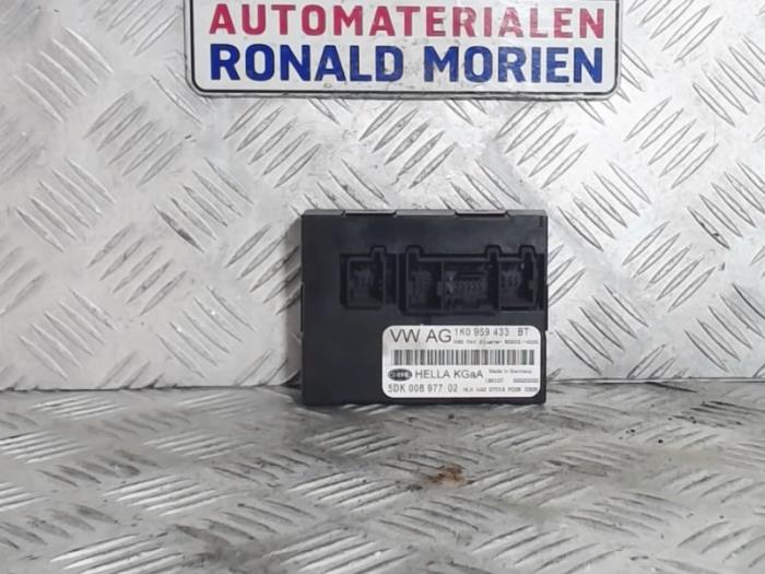 Used Body control computer Volkswagen Golf V (1K1) 1.9 TDI Price € 25,00 Margin scheme offered by Automaterialen Ronald Morien B.V.