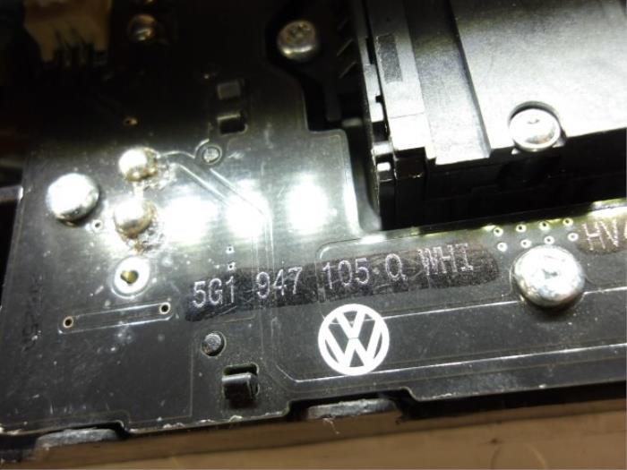 Luz interior delante de un Volkswagen Golf VII (AUA) 1.4 TSI 16V 2013