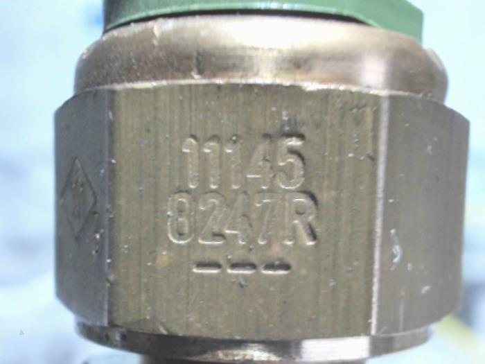 Oil pressure sensor Renault Master IV 2.3 Energy dCi 180 Twin Turbo 16V