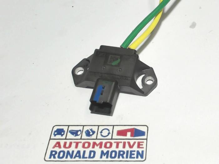 Exhaust heat sensor from a Renault Master IV (JV) 2.3 Energy dCi 180 Twin Turbo 16V FWD 2021