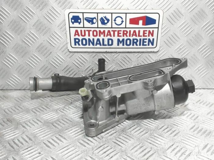 Oil filter housing from a Renault Master IV (MA/MB/MC/MD/MH/MF/MG/MH) 2.3 dCi 150 16V 2021