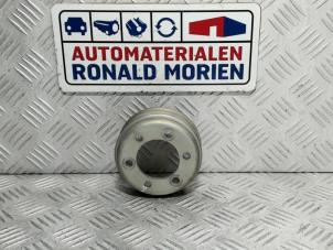 Usados Polea de bomba de agua Renault Master IV (FV) 2.3 dCi 150 16V FWD Precio € 39,00 IVA incluido ofrecido por Automaterialen Ronald Morien B.V.