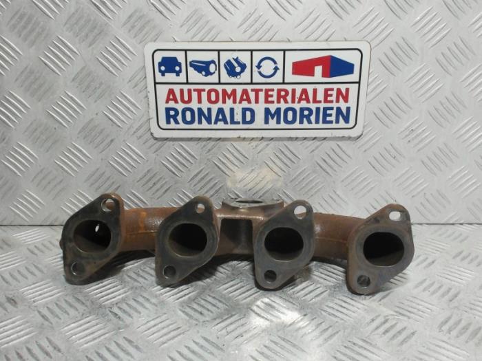 Exhaust manifold from a Renault Master IV (FV) 2.3 dCi 150 16V RWD 2019