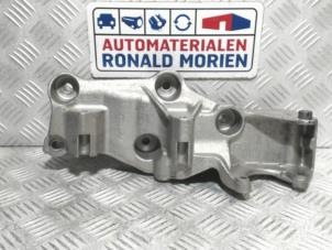 Neuf Support dynamo haut Renault Master III (MA/MB/MC/MD/MH/MF/MG/MH) 2.3 dCi 150 16V Prix € 115,00 Prix TTC proposé par Automaterialen Ronald Morien B.V.