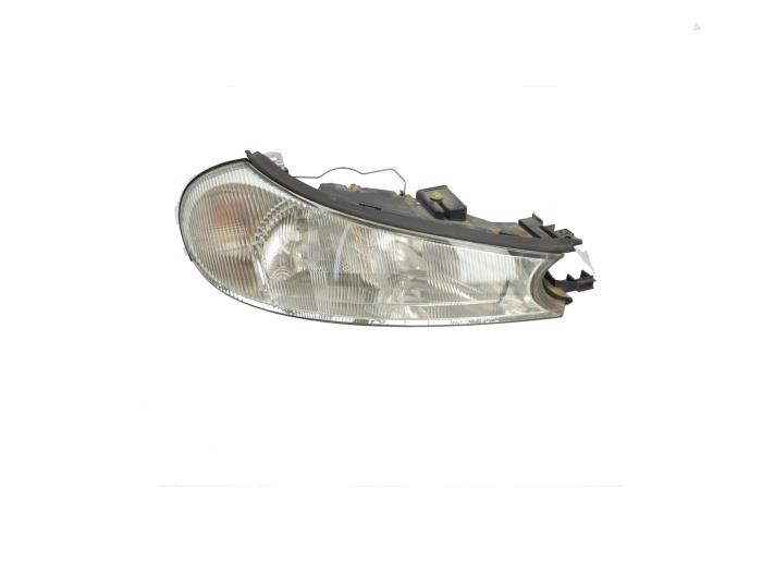 Używane Reflektor prawy Ford Mondeo II Wagon 1.8i 16V Cena € 20,00 Procedura marży oferowane przez Automaterialen Ronald Morien B.V.