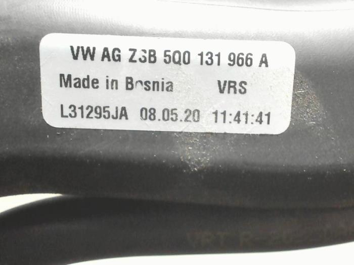 Füllrohr adbluetank van een Volkswagen Golf VIII (CD1) 2.0 TDI BlueMotion 16V 2021