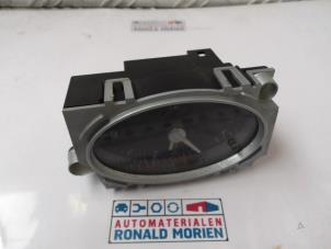 Used Clock Ford Mondeo III Wagon 2.0 TDCi 115 16V Price € 20,00 Margin scheme offered by Automaterialen Ronald Morien B.V.