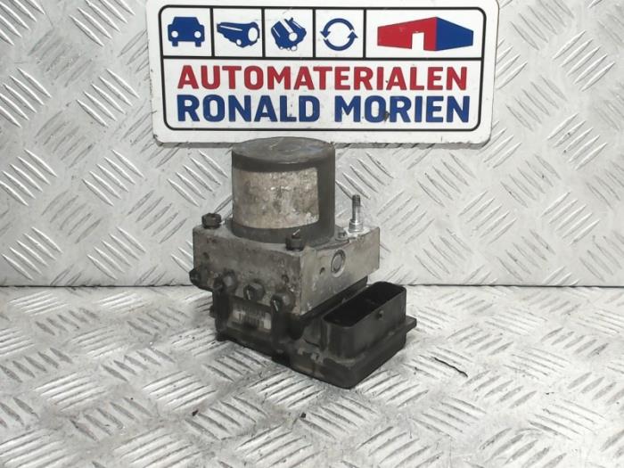 Gebrauchte ABS Pumpe Opel Movano Combi 2.3 CDTi 16V Preis € 135,00 Mit Mehrwertsteuer angeboten von Automaterialen Ronald Morien B.V.