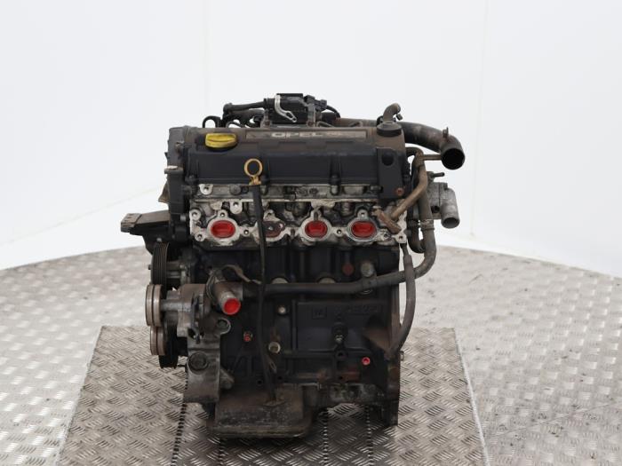 Motor van een Opel Astra G Caravan (F35) 1.7 DTI 16V Eco4 2003