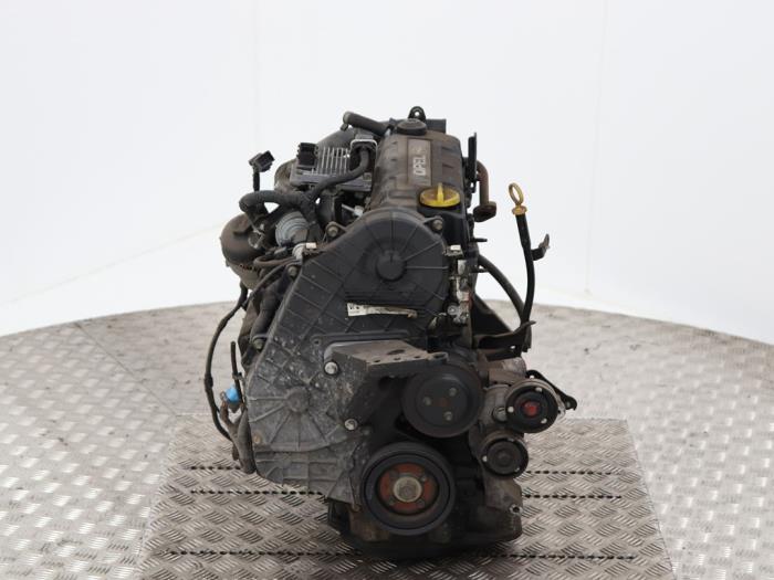 Motor van een Opel Astra G Caravan (F35) 1.7 DTI 16V Eco4 2003