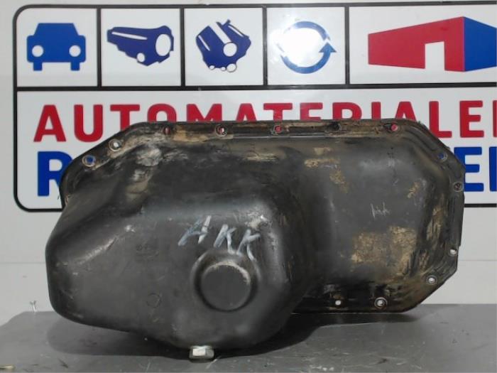 Sump from a Volkswagen Polo III (6N2) 1.4 2000