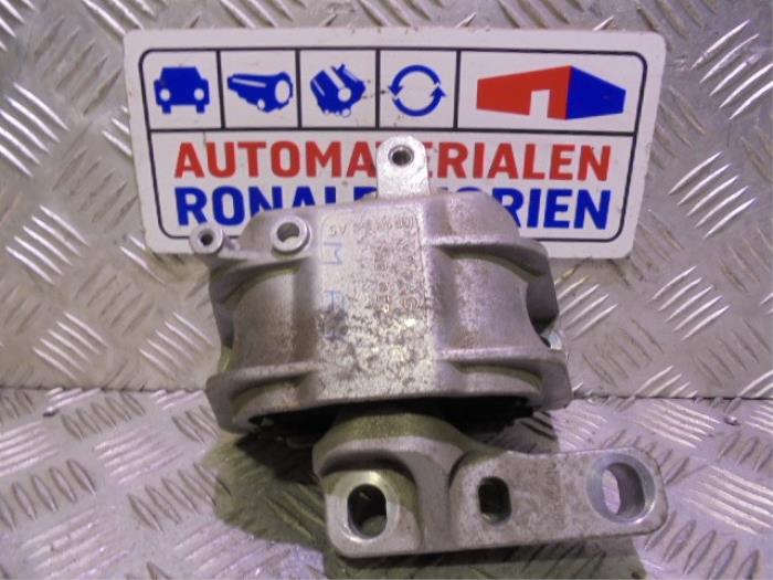 Used Engine mount Volkswagen Touran (1T1/T2) 2.0 TDI DPF Price € 25,00 Margin scheme offered by Automaterialen Ronald Morien B.V.