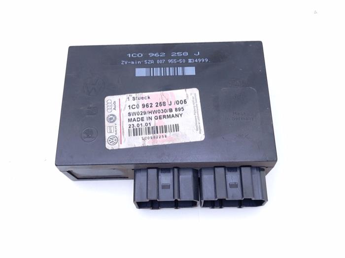 Used Body control computer Volkswagen Golf IV (1J1) 1.4 16V Price € 15,00 Margin scheme offered by Automaterialen Ronald Morien B.V.