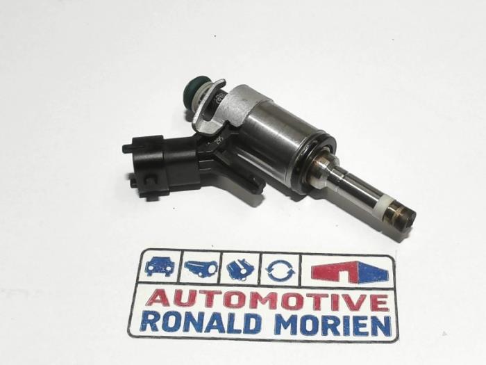 Injector (petrol injection) from a Peugeot 308 (L3/L8/LB/LH/LP) 1.6 16V GT 205 2019