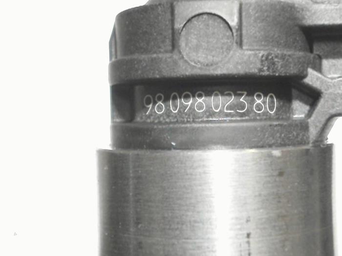 Injektor (Benzineinspritzung) van een Peugeot 308 (L3/L8/LB/LH/LP) 1.6 16V GT 205 2019