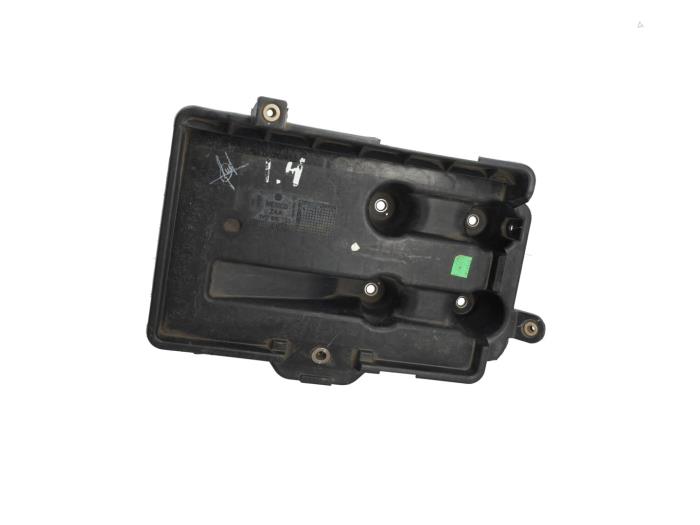 Begagnade Batterilåda Volkswagen New Beetle (1Y7) 1.6 Pris € 20,00 Inklusive moms erbjuds av Automaterialen Ronald Morien B.V.