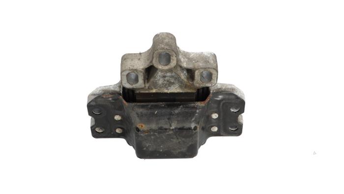 Usagé Support moteur Volkswagen Golf V (1K1) 2.0 TFSI GTI 16V Prix € 25,00 Règlement à la marge proposé par Automaterialen Ronald Morien B.V.